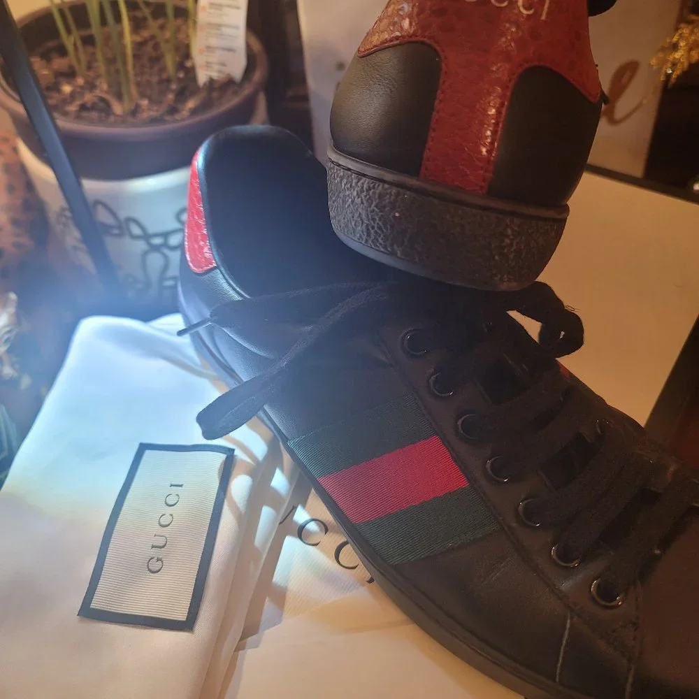 Authentic Men's Gucci shoes - Picture 3 of 9